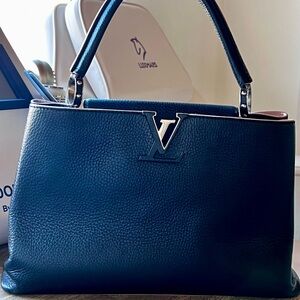 Authentic Louis Vuitton CAPUCINES MM TAURI. COQUE.Limited-Edition interior color